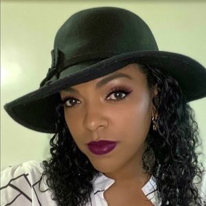 Meet your Posher, Yeny